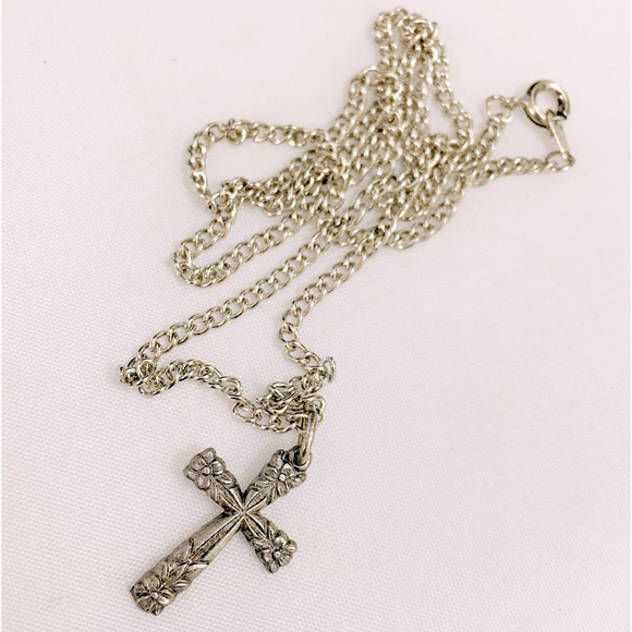 Vintage Silver Floral Autom Cross Necklace - Picture 9 of 9
